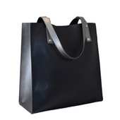 
                             Практичная сумка от украинского бренда ТМ "LucheRino" изготовлена из высококачественного кожзаменителя и качественной надежной фурнитуры.