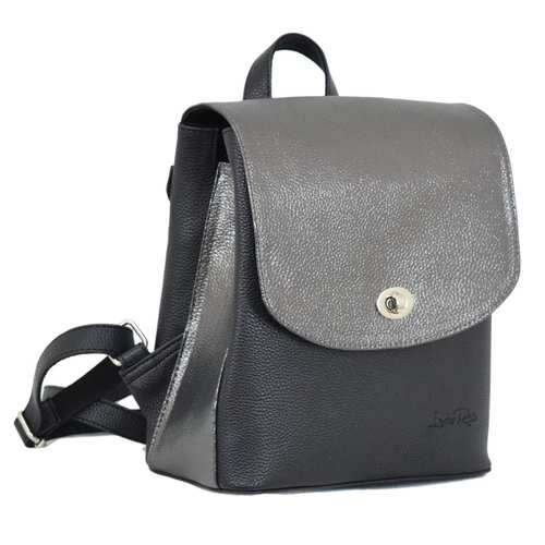 Многофункциональный женский рюкзак, который можно носить через плечо, как сумку. Очень практичен в использовании.