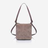 
                             Зручна сумочка невеликого розміру від української торгової марки "LucheRino". Модель виготовлена з шкірзамінника та натурального замшу. Одне відділення з внутрішніми кишенями для мобільного телефону, дрібниць та один на застібці. Одна коротка та довга ручки, які повністю знімаються.