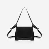 
                             Сумка українського бренду ТМ  "Lucherino" стане хорошим придбанням не на один рік.  Невелика жіноча сумочка виготовлена з високоякісного шкірзамінника та якісної надійної фурнітури в кольорі - нікель. Одне відділення з однією кишенею на застібці.